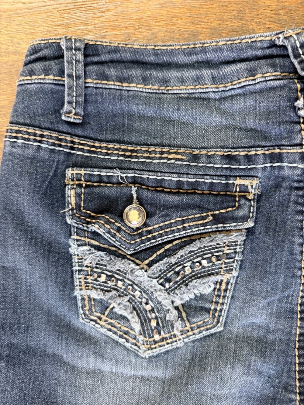 Earl Jean embroidered blue denim capris embellished back pockets and cuffed hem - Picture 6 of 6